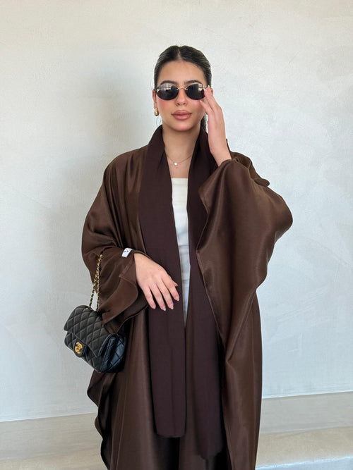 Silk Farasha model Abaya